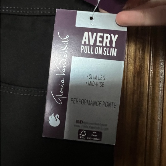 Gloria Vanderbilt Slim Leg Mid Rise Designer Jeans - Picture 4 of 7